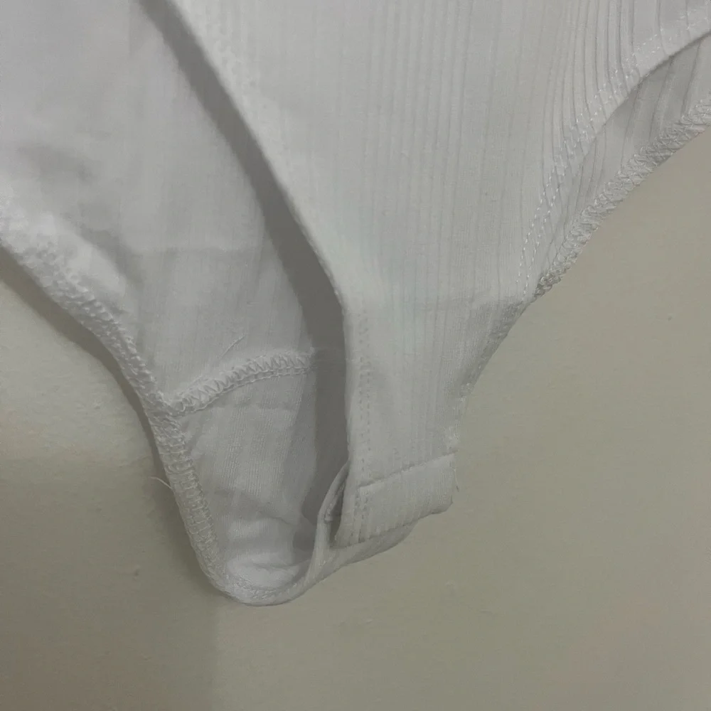 NWT Self E. White Long Sleeve bodysuit. Size Medium. - Picture 3 of 4